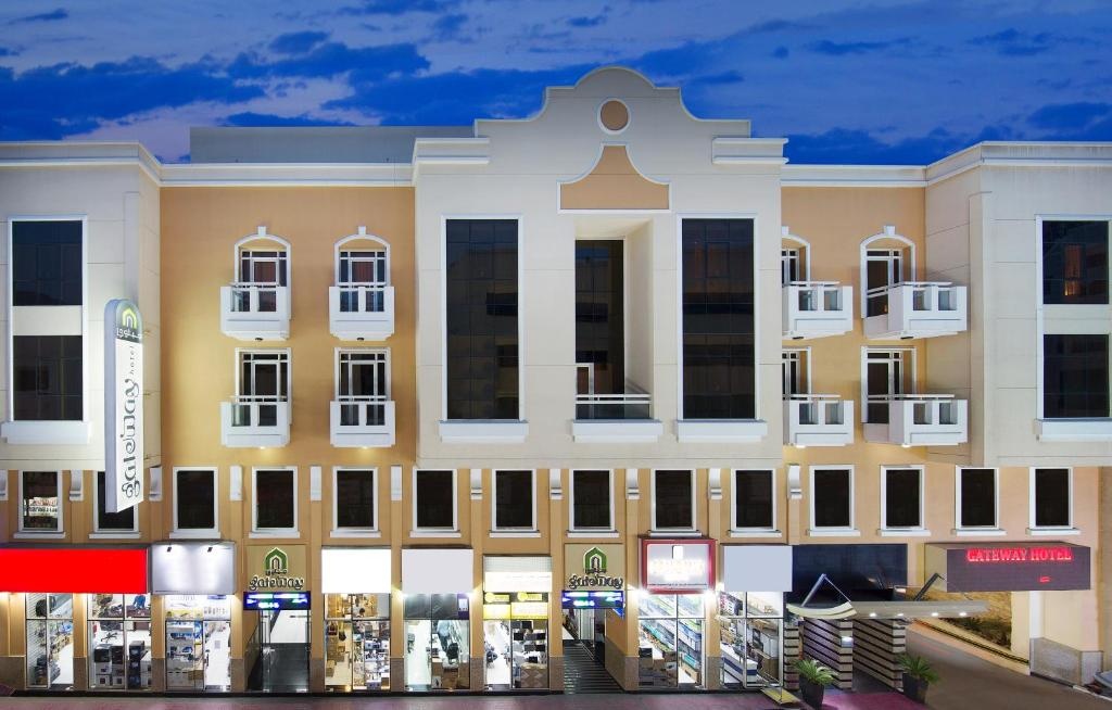 Gateway Hotel Dubai  Property Views  Entrance 1