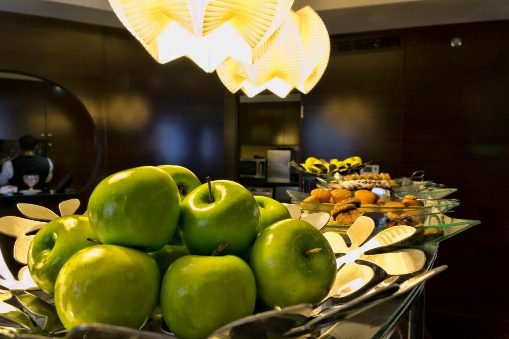 Crowne Plaza Dubai Deira By IHG  Dining  Food And Beverages 26