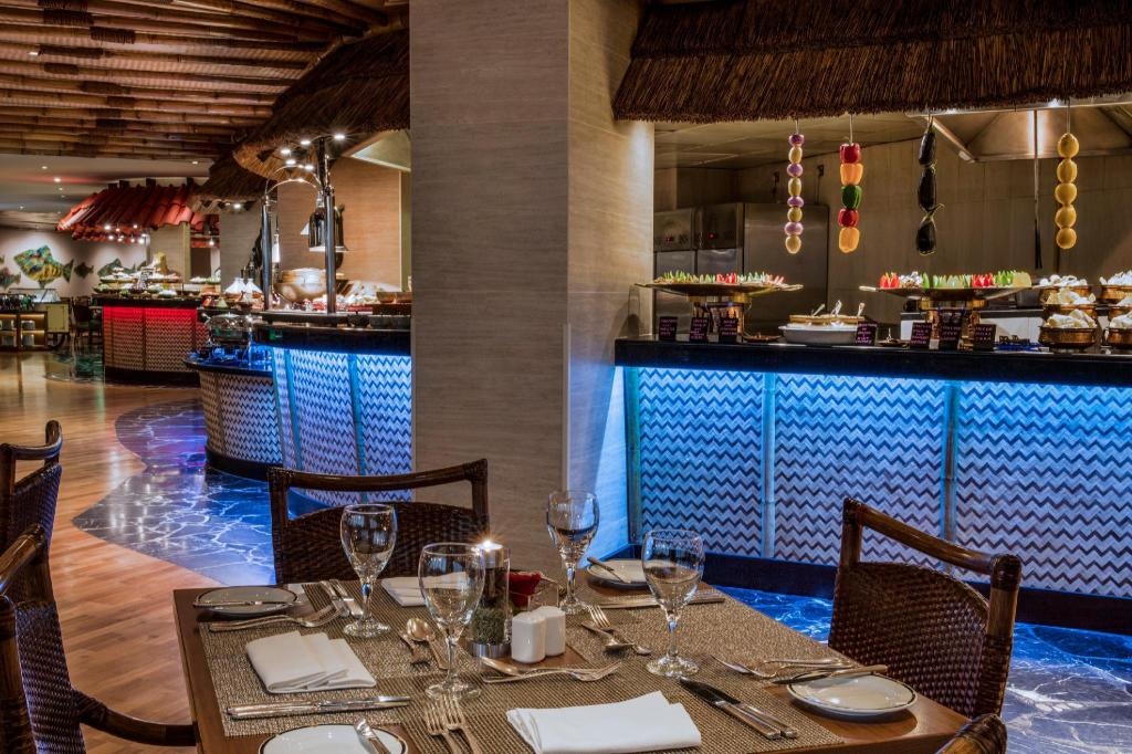 Crowne Plaza Dubai Deira By IHG  Dining  Restaurant 8