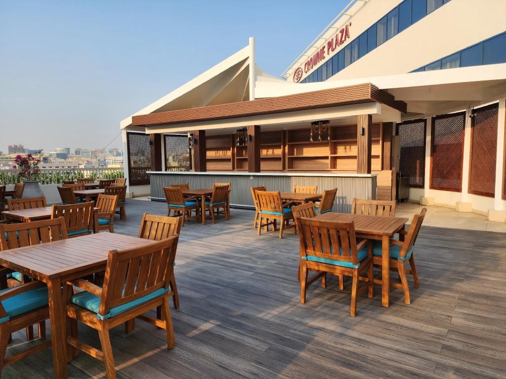 Crowne Plaza Dubai Deira By IHG  Facilities  Balconyterrace 30