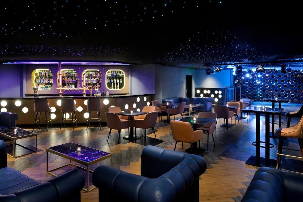 Crowne Plaza Dubai Deira By IHG  Facilities  Bar 5