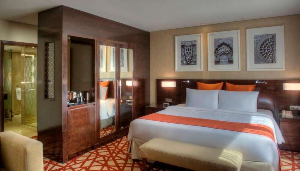 Crowne Plaza Dubai Deira By IHG  Rooms  1 King Bed Junior Suite Guestroom 12