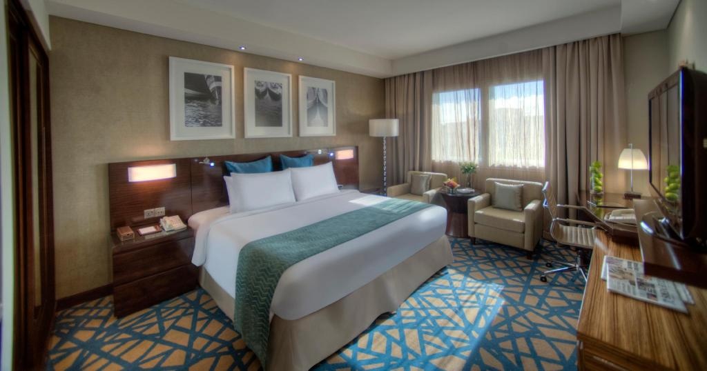 Crowne Plaza Dubai Deira By IHG  Rooms  1 King Bed Standard Lounge Access Guestroom 8