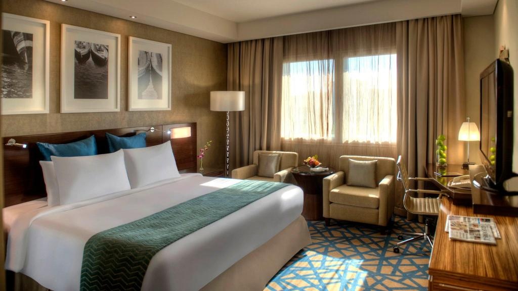Crowne Plaza Dubai Deira By IHG  Rooms  1 King Bed Standard Lounge Access 9