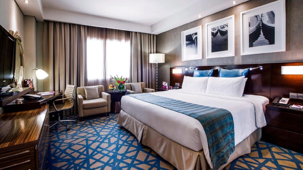 Crowne Plaza Dubai Deira By IHG  Rooms  Premium Room Guestroom 2