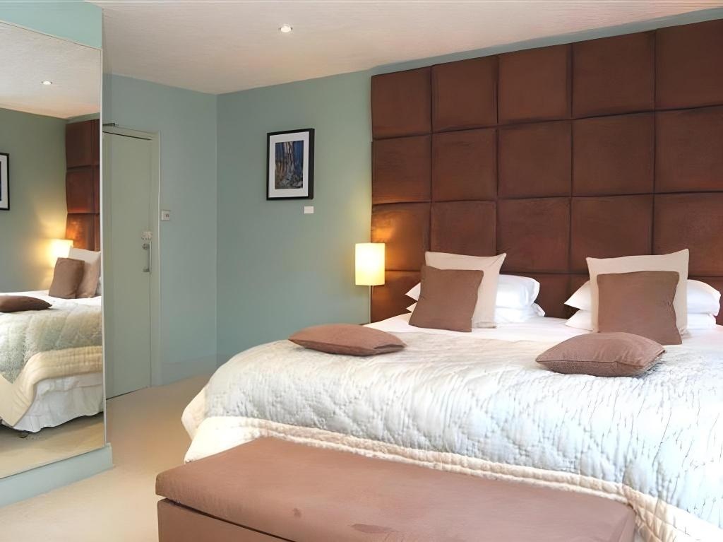 Brightonwave HotelroomsKing Or Twin Room15