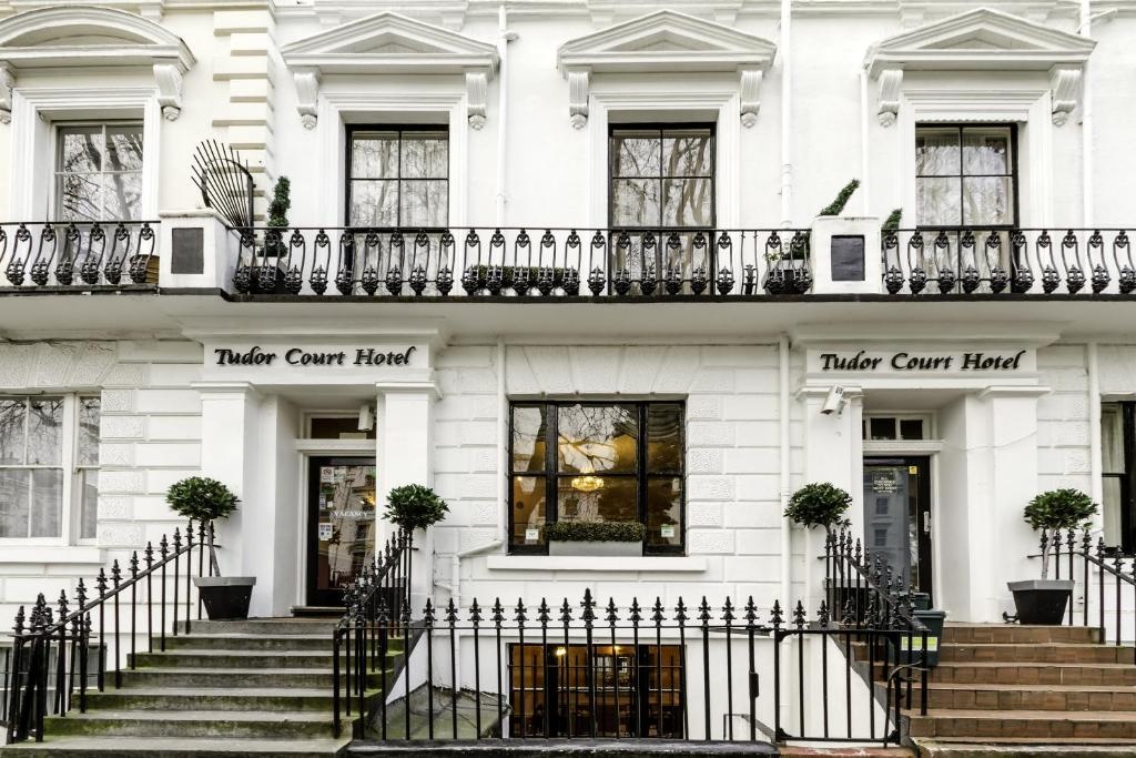 Tudor Court HotelpropertyviewsEntrance10