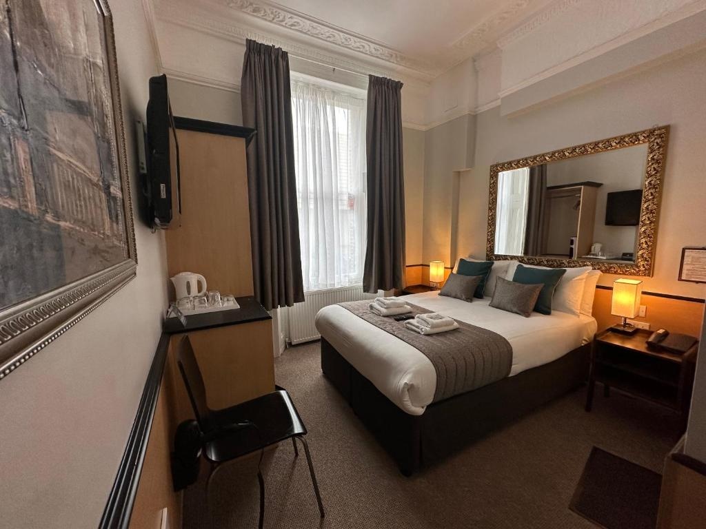 Tudor Court Hotelroomsrooms Image 1111