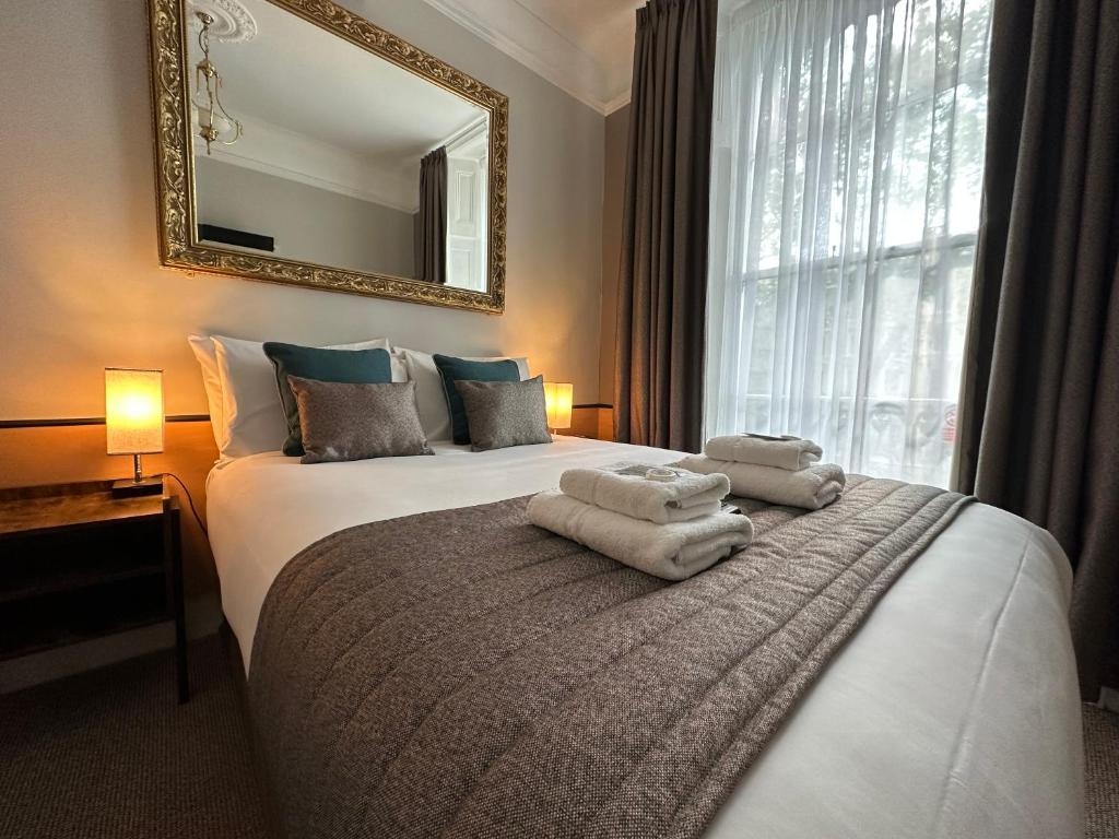 Tudor Court Hotelroomsrooms Image 1313