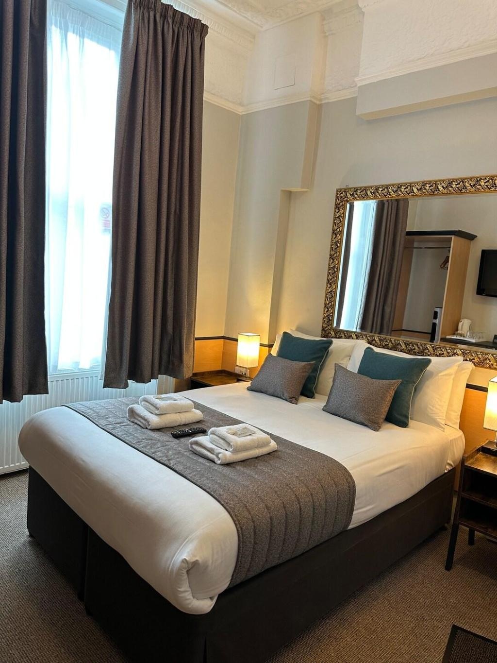 Tudor Court Hotelroomsrooms Image 1515