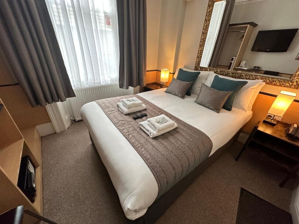 Tudor Court Hotelroomsrooms Image 1919