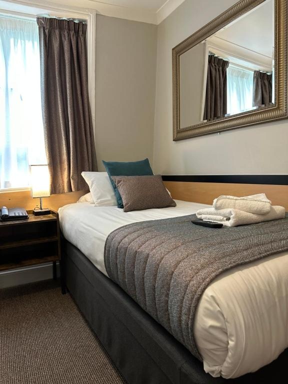 Tudor Court Hotelroomsrooms Image 2020