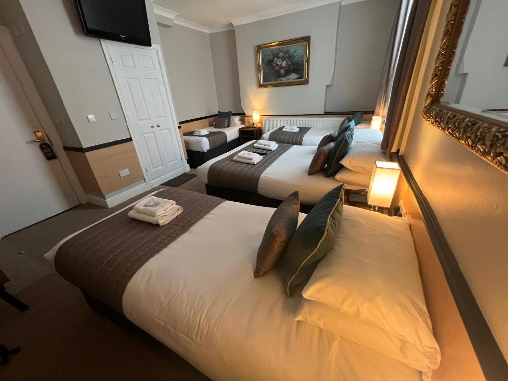Tudor Court Hotelroomsrooms Image 33