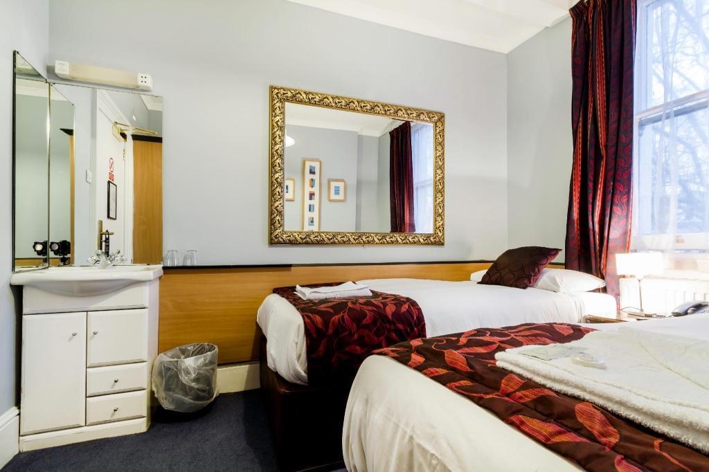 Tudor Court Hotelroomsrooms Image 3333