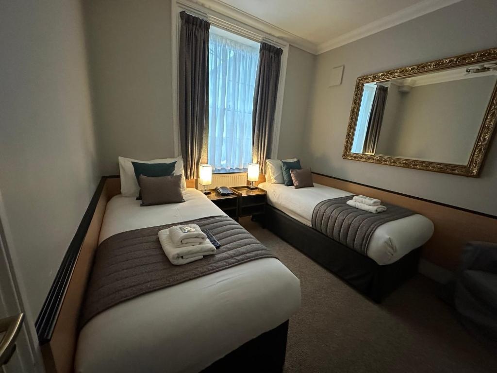 Tudor Court Hotelroomsrooms Image 3434