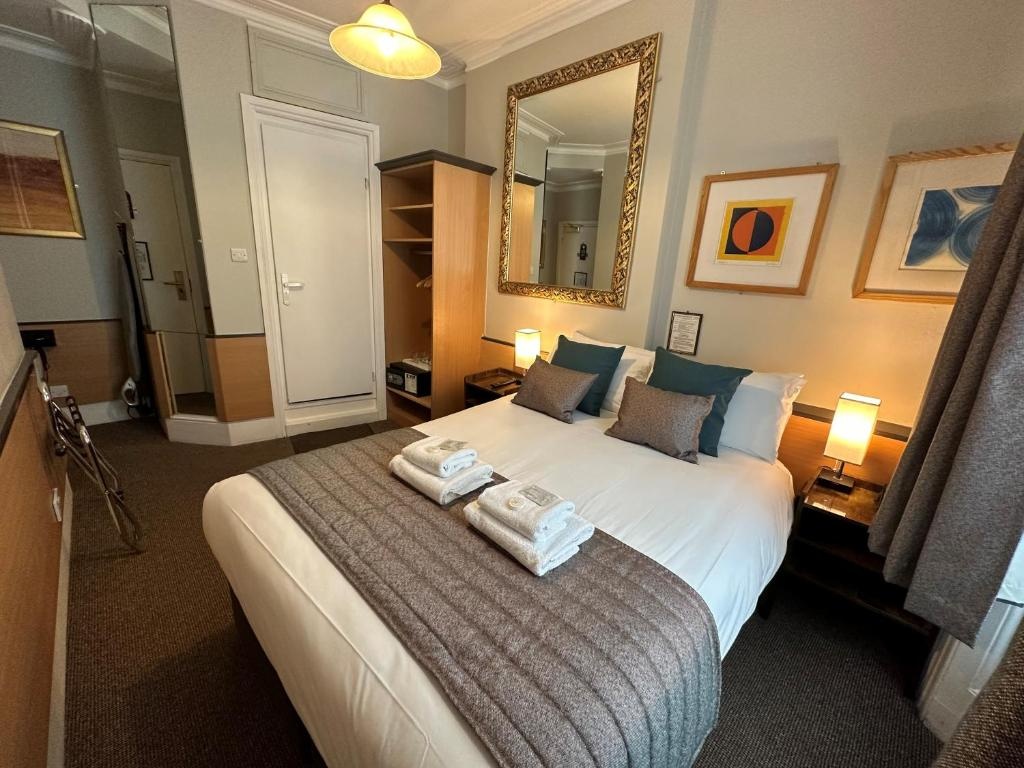 Tudor Court Hotelroomsrooms Image 44