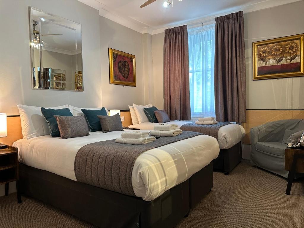Tudor Court Hotelroomsrooms Image 55
