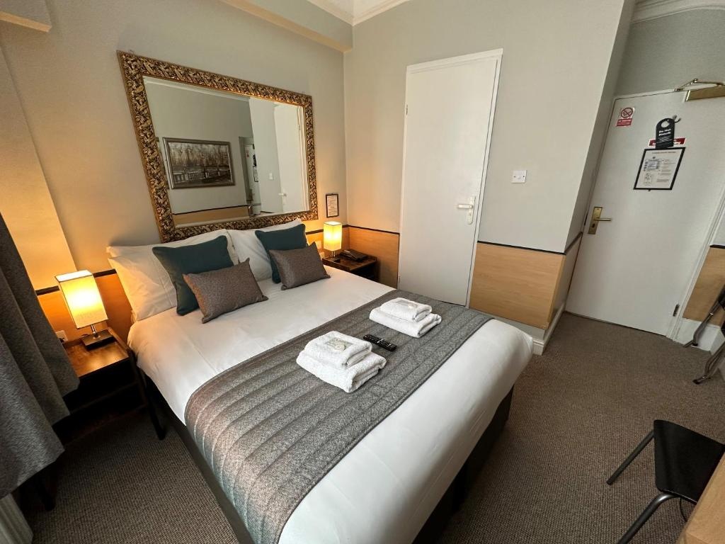 Tudor Court Hotelroomsrooms Image 66