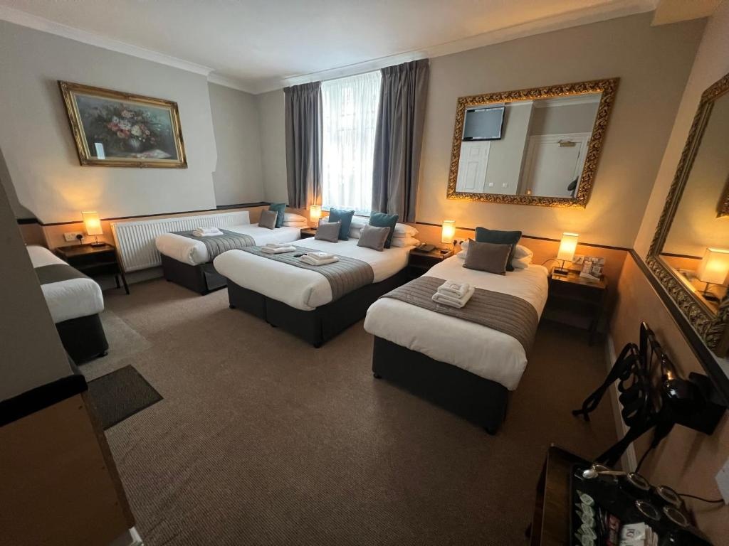 Tudor Court Hotelroomsrooms Image 77