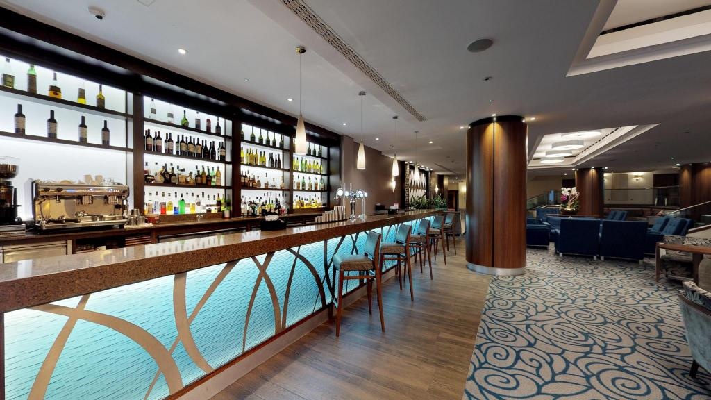 Holiday Inn London Kensington By IHG  Facilities  Bar 10