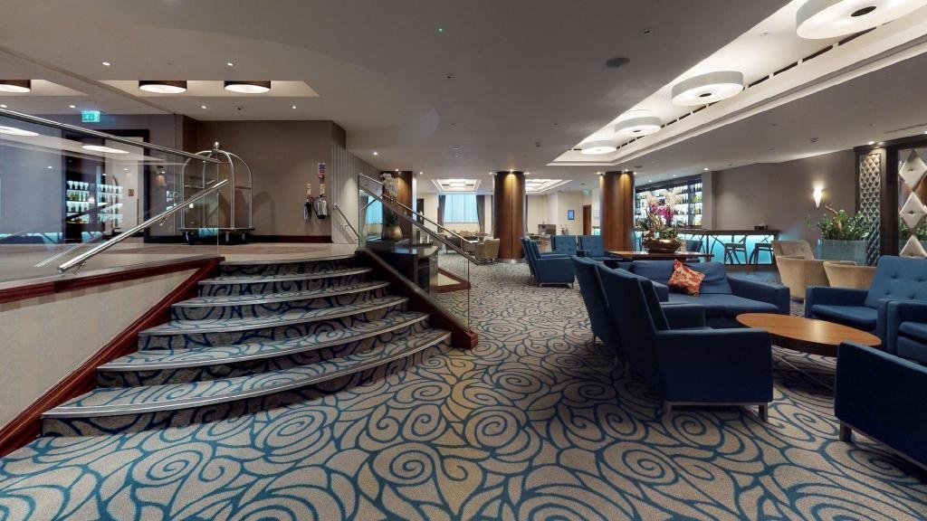Holiday Inn London Kensington By IHG  Facilities  Bar 3