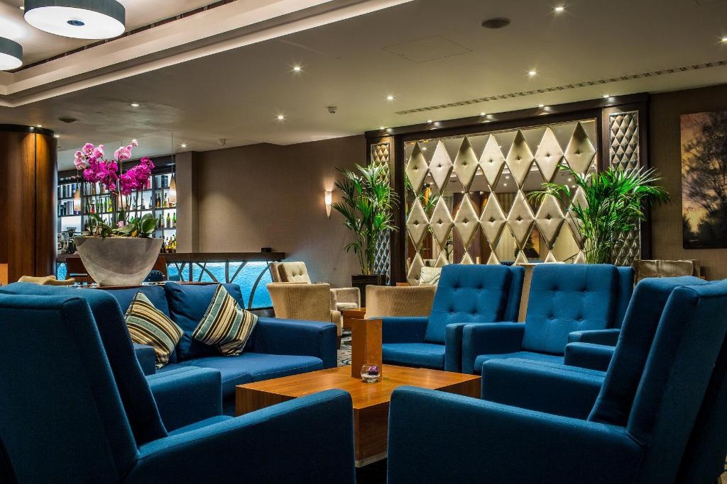 Holiday Inn London Kensington By IHG  Facilities  Bar 8
