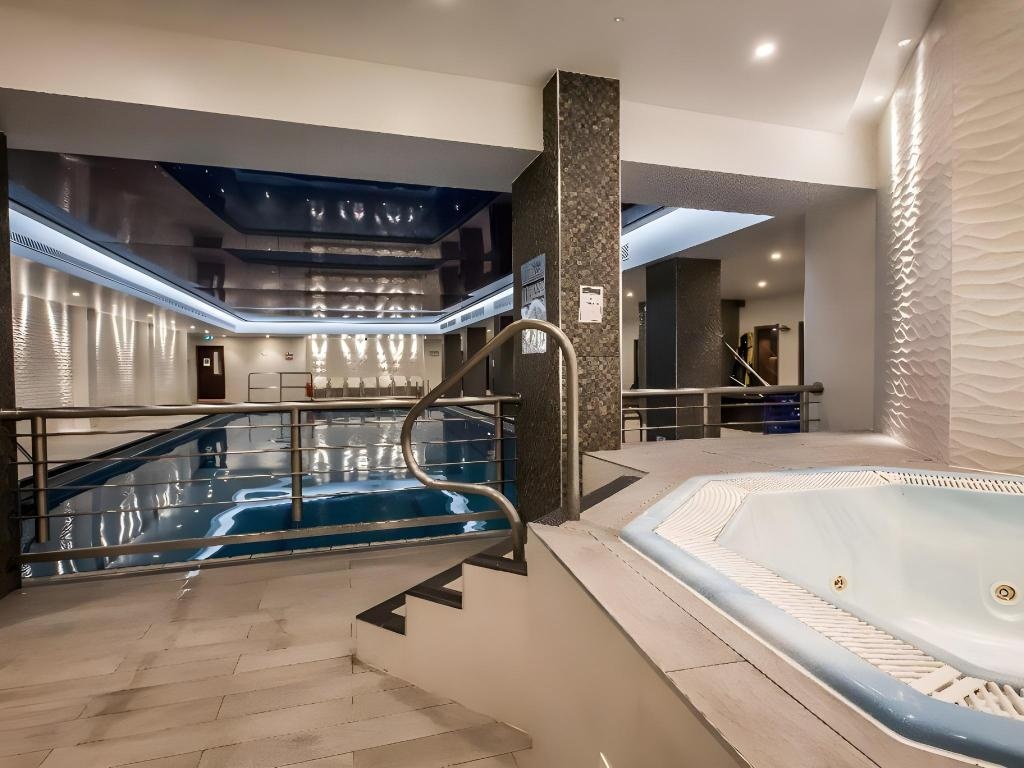 Holiday Inn London Kensington By IHG  Property Views  Interior View 8