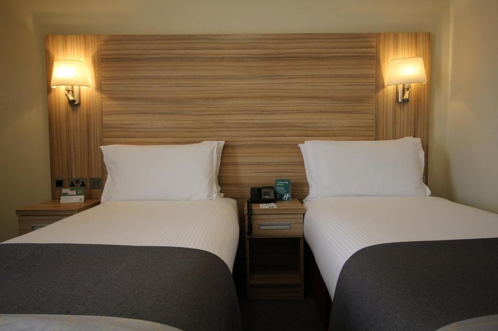 Holiday Inn London Kensington By IHG  Rooms  2 Single Beds Standard Bedroom 19