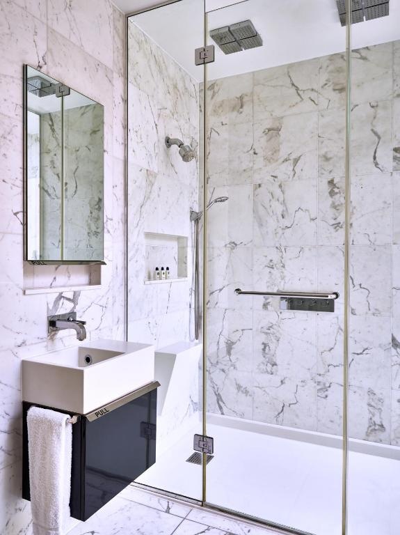 Eccleston Square Hotel  Facilities  Bathroom 35