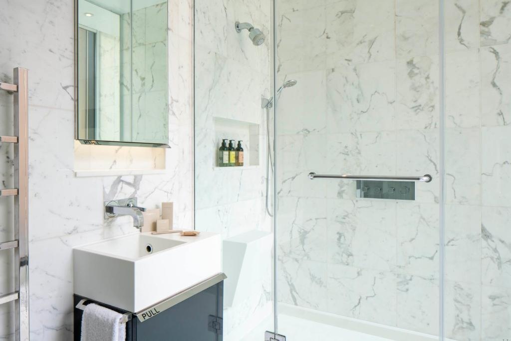 Eccleston Square Hotel  Facilities  Bathroom 37