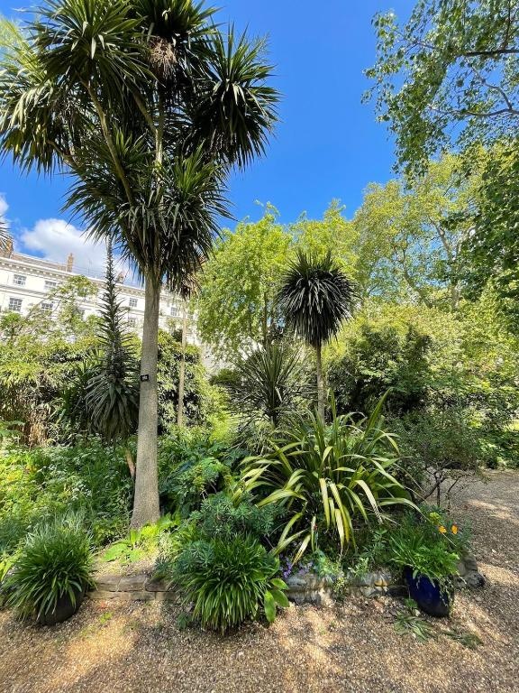 Eccleston Square Hotel  Facilities  Garden 24