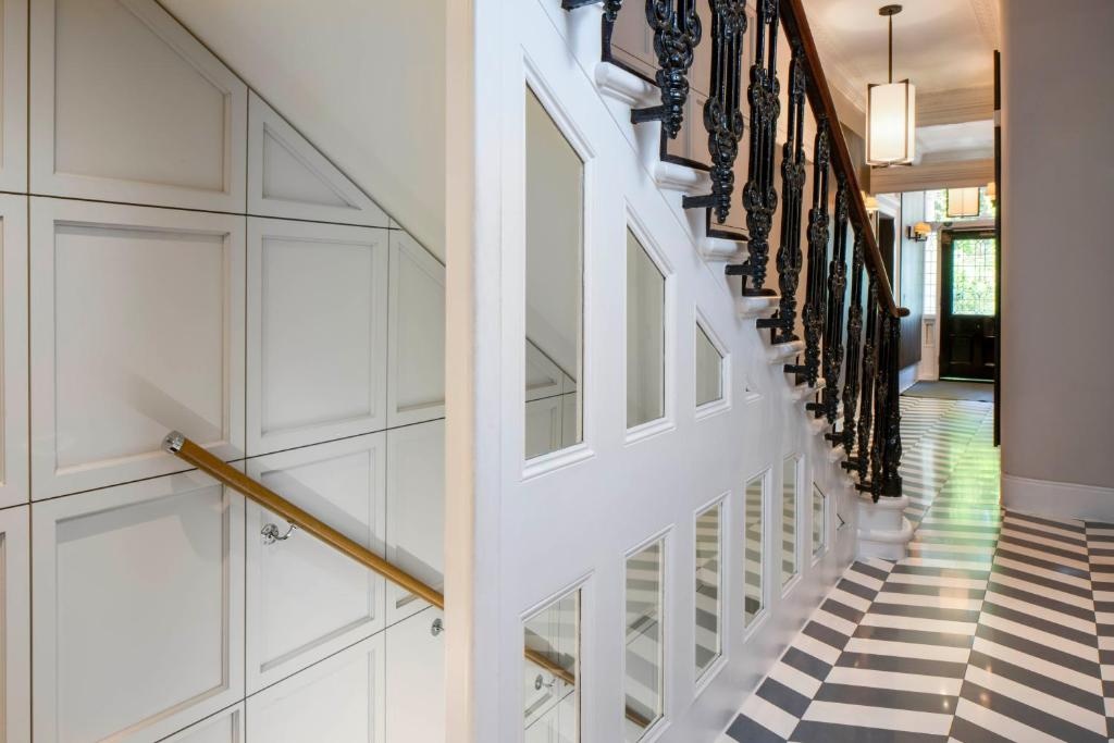 Eccleston Square Hotel  Property Views  Lobby 36