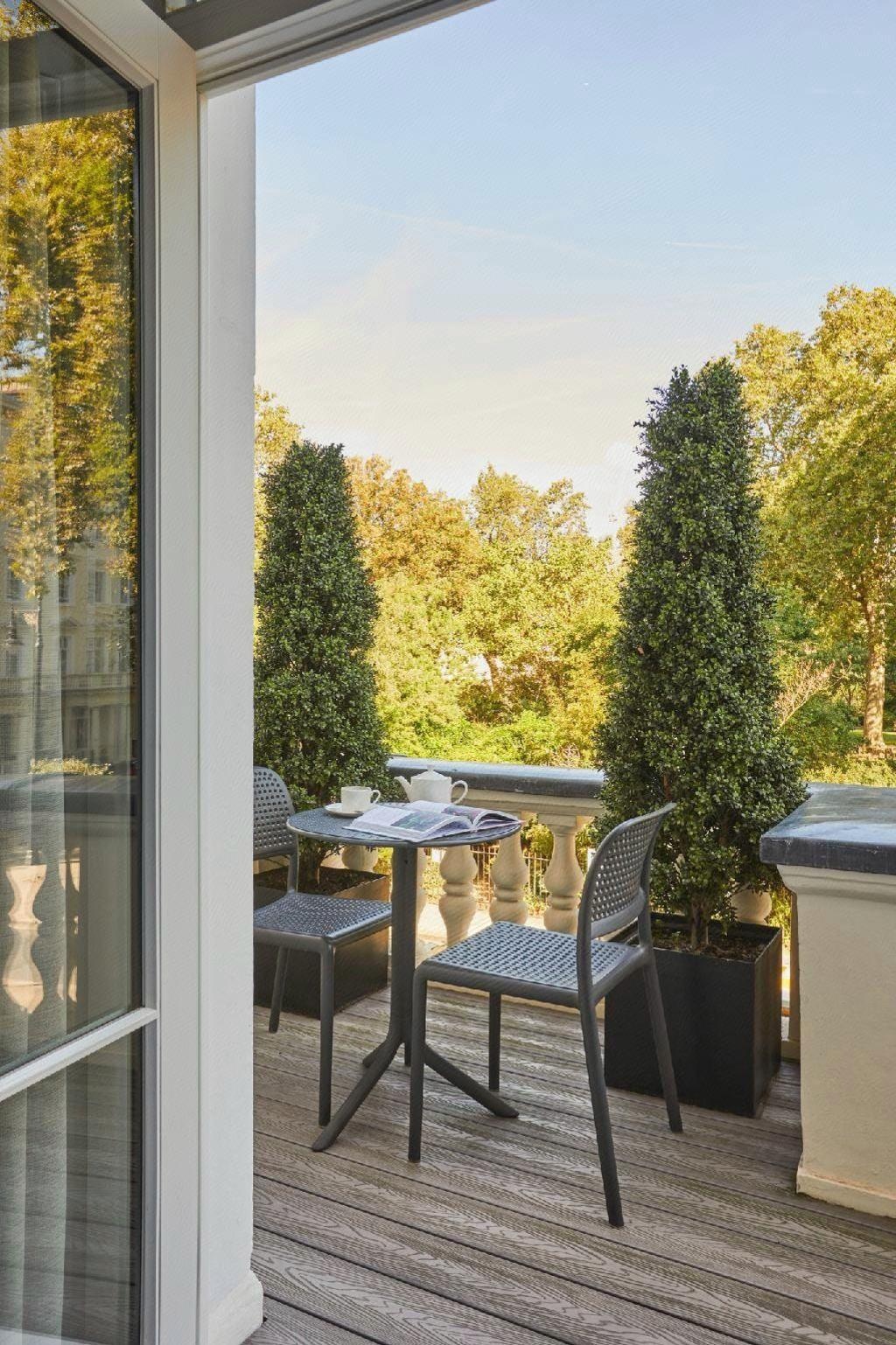 Eccleston Square Hotel  Property Views  Property Views Image 3 3