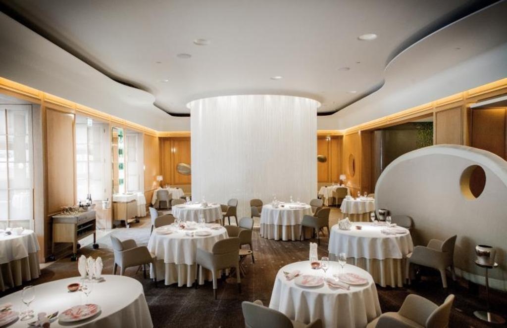The Dorchester  Dining  Restaurant 7