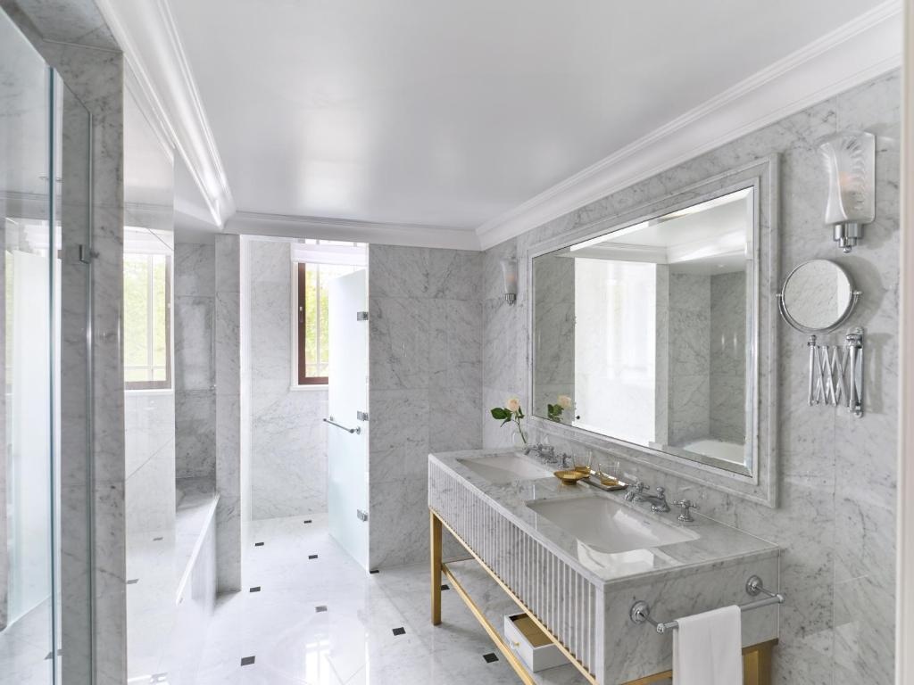 The Dorchester  Facilities  Bathroom 60
