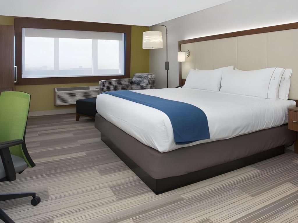 Holiday Inn Express Suites Uniontownroomsrooms Image 44