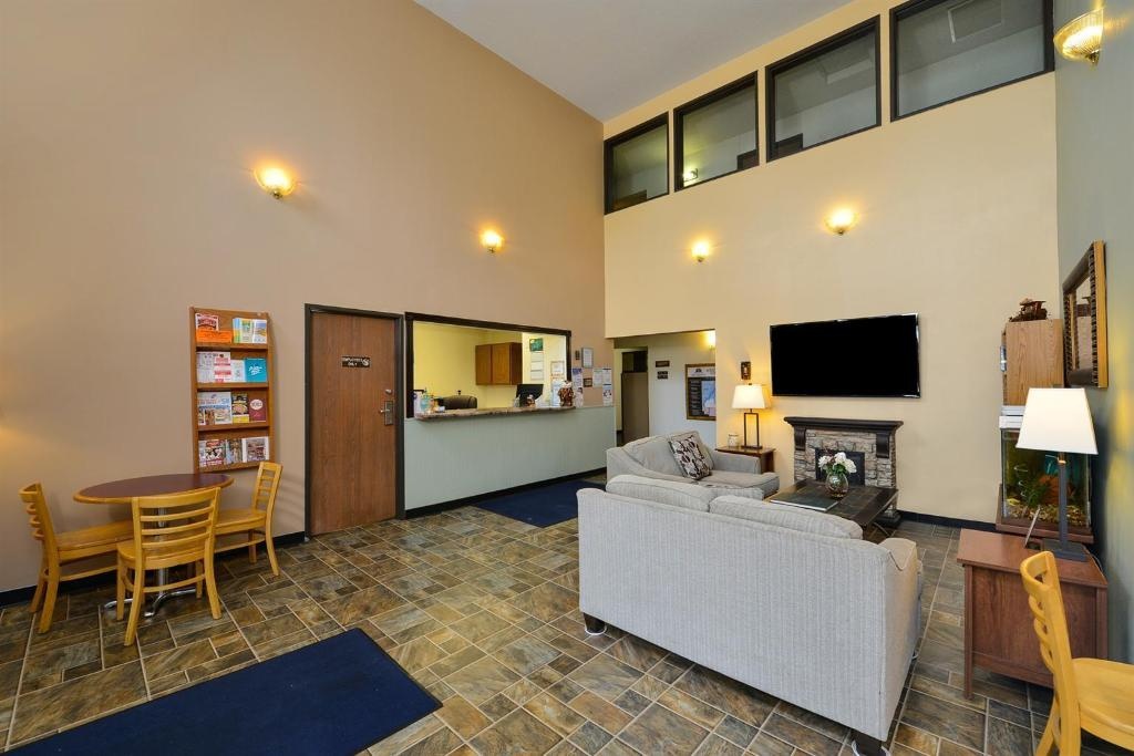 Wisconsin Rapids  Property Views  Lobby 5