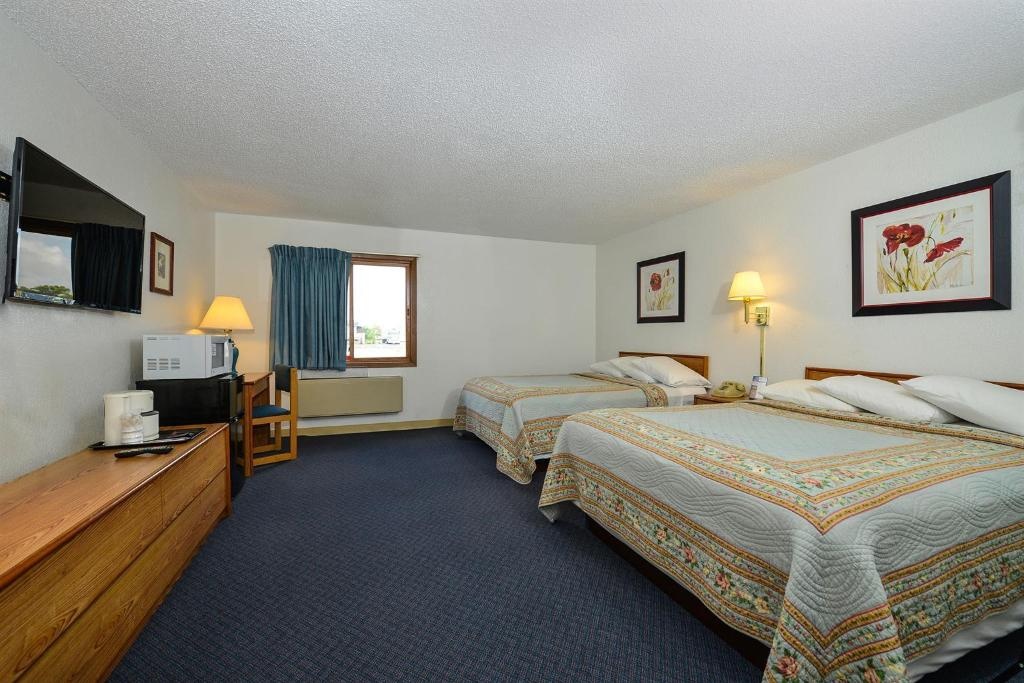 Wisconsin Rapids  Rooms  2 Double Beds Non Smoking 1