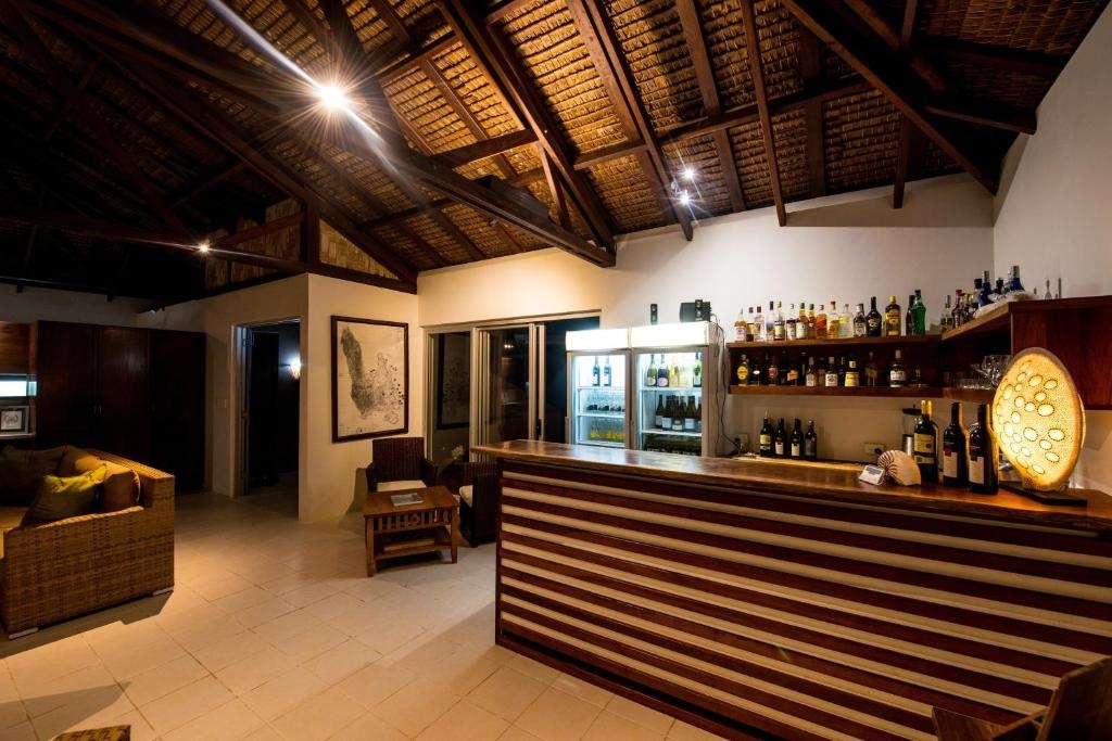 Barrier Beach Resort  Facilities  Barlounge 30