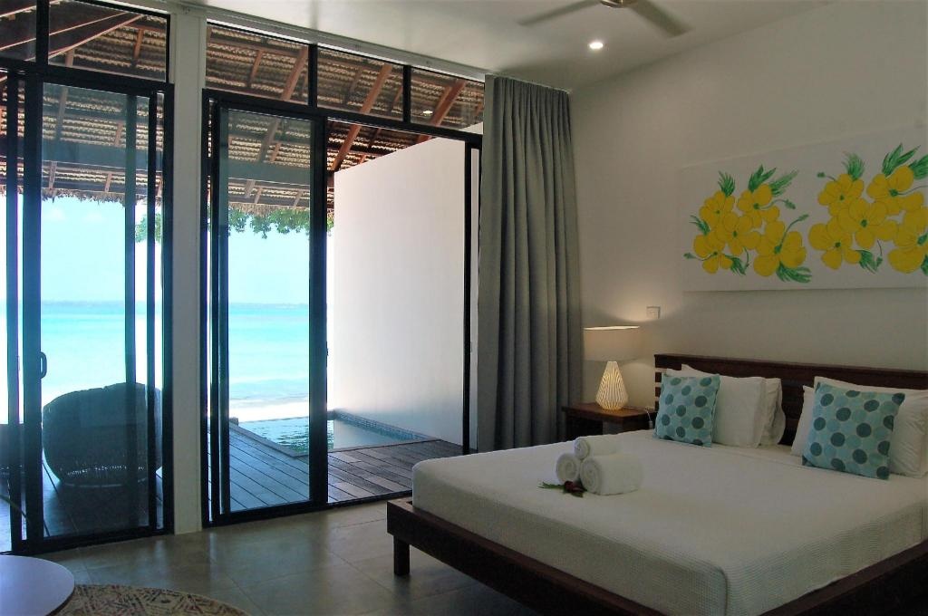 Barrier Beach Resort  Rooms  Beachfront Executive Suite With Plunge Pool 24
