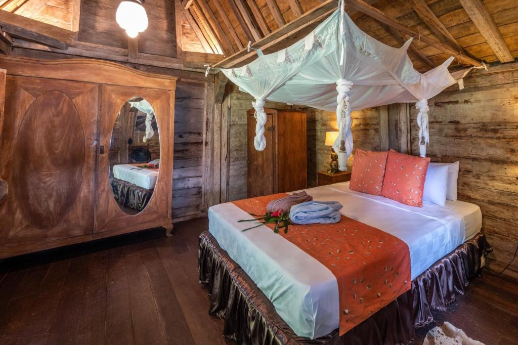 Ratua Private Island Resort  Rooms  2 Bedroom Deluxe Courtyard Villa Bed 24