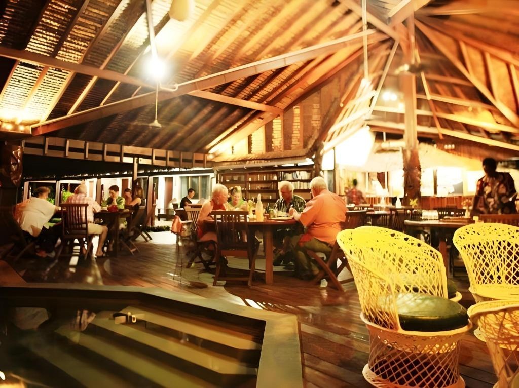 Deco Stop Lodge  Dining  Restaurant 2