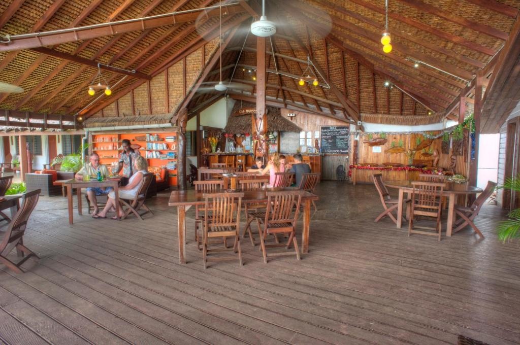 Deco Stop Lodge  Dining  Dining Image 3 3