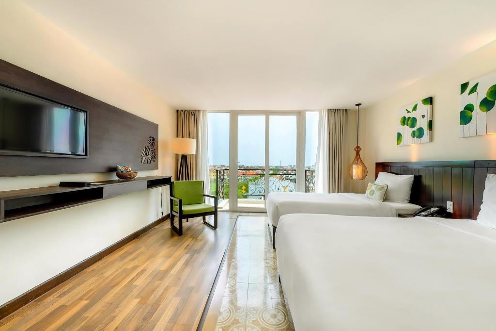 Lasenta Boutique Hotel Hoian  Rooms  Deluxe Triple Room With Balcony Guestroom 15