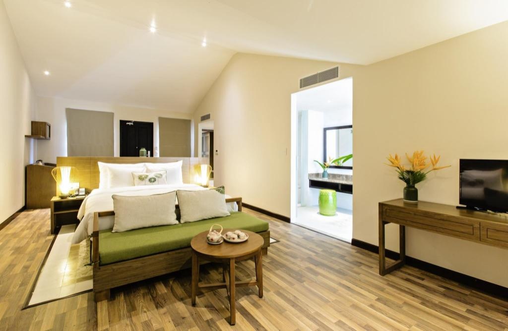 Lasenta Boutique Hotel Hoian  Rooms  Junior Suite With Balcony Bed 8