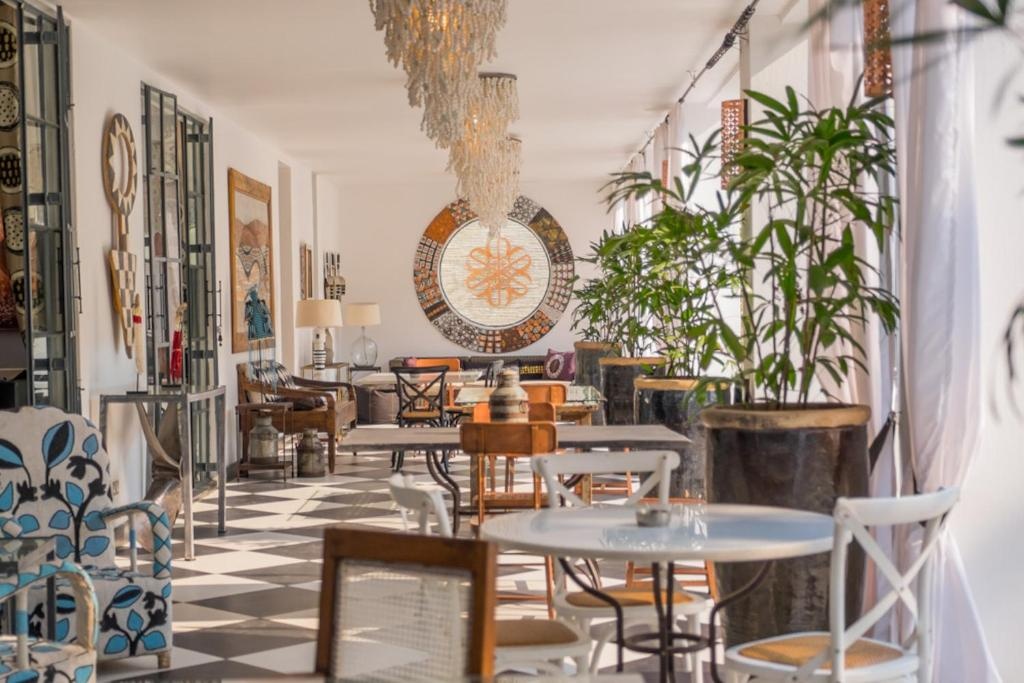 Latitude 15 Degrees  Dining  Restaurant 3