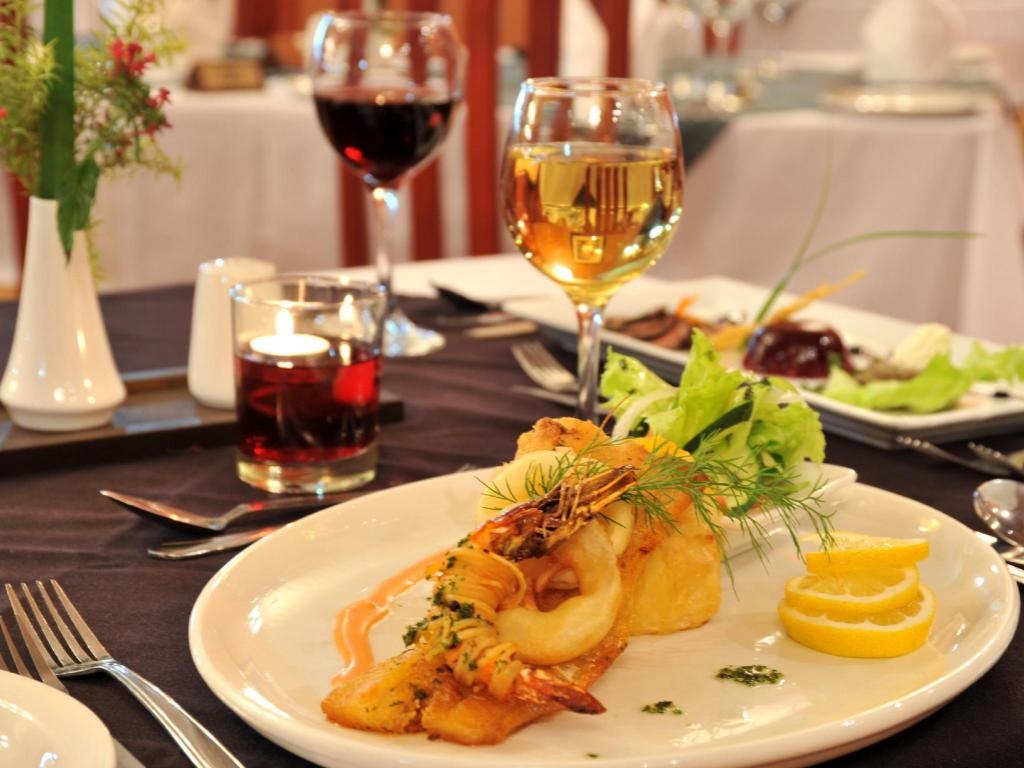 Cresta Golfview Hotel  Dining  Restaurant 4