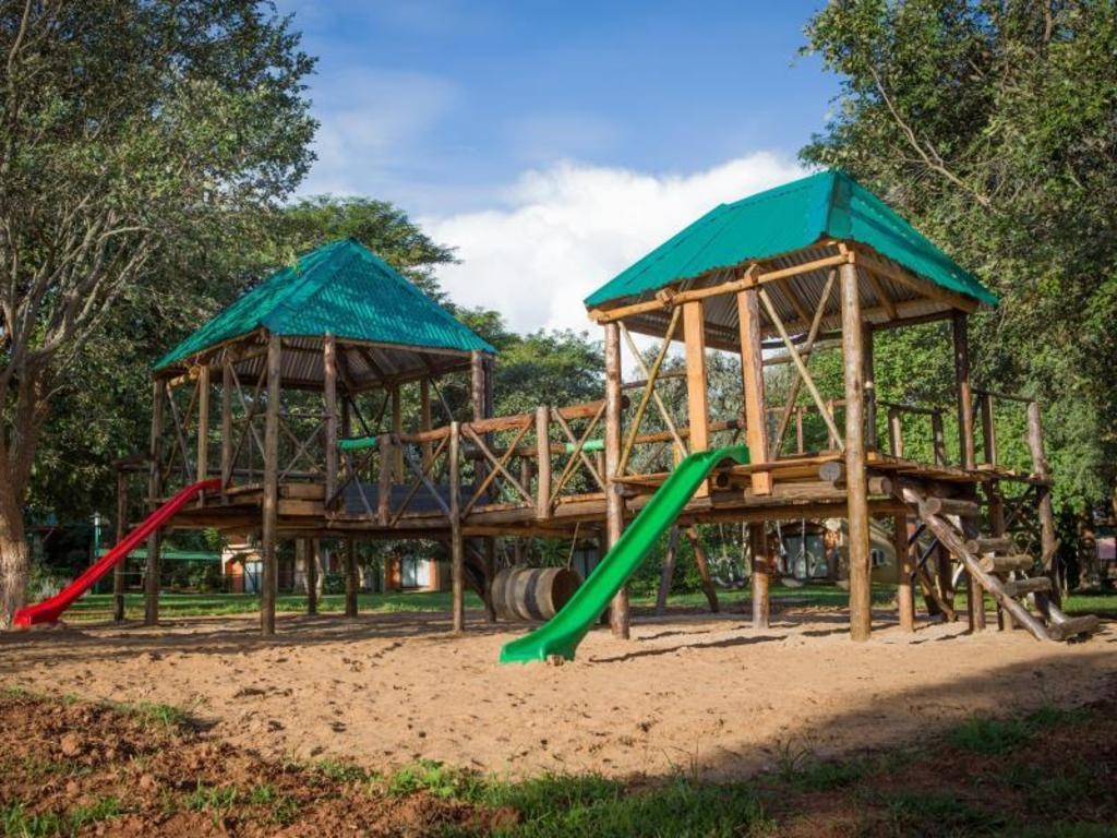 Cresta Golfview Hotel  Facilities  Garden 17