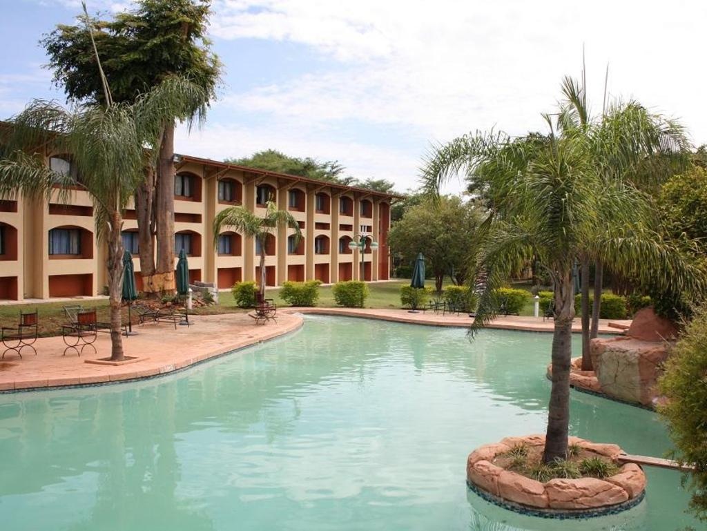 Cresta Golfview Hotel  Facilities  Swimming Pool 13