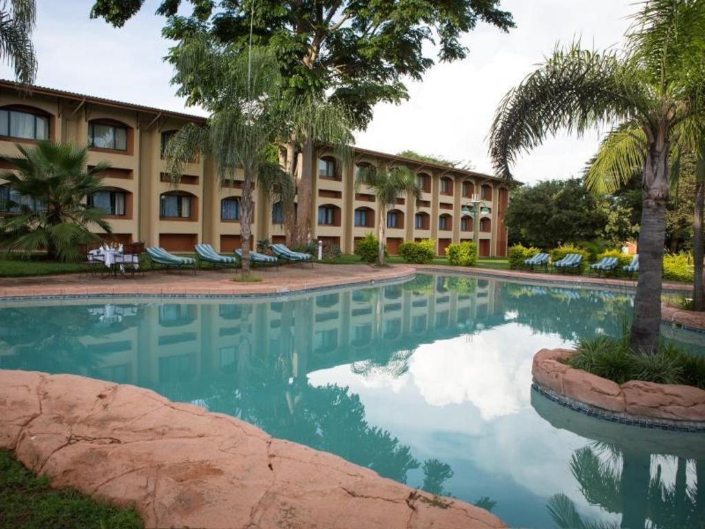Cresta Golfview Hotel  Facilities  Swimming Pool 5